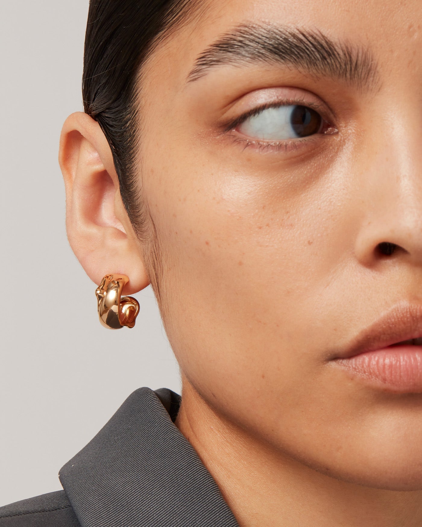 Jenny Bird Canada Sees Hoops Gold Small Hoop Earrings for Women