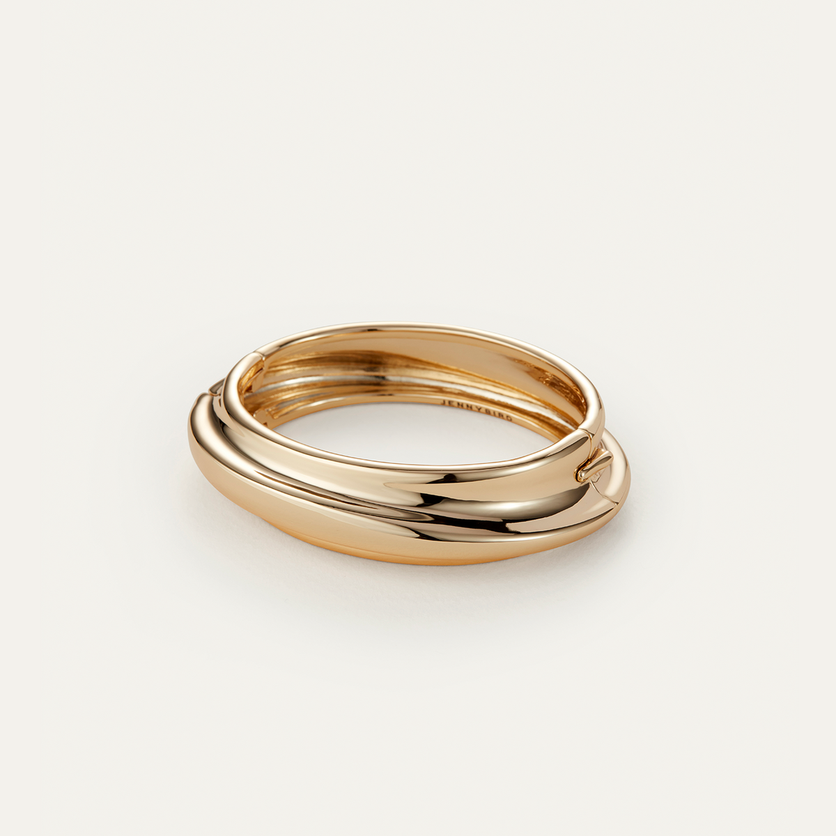 JB2147_LennonBangle_HPG_1.png?