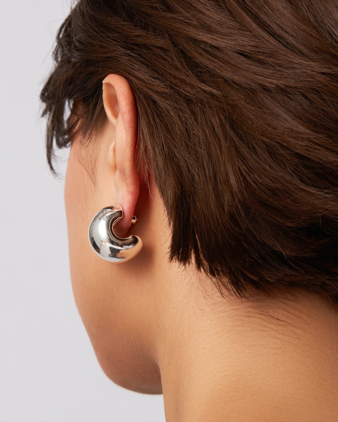 Gemma Hoops | Silver Wide Hoop Earrings | JENNY BIRD Canada