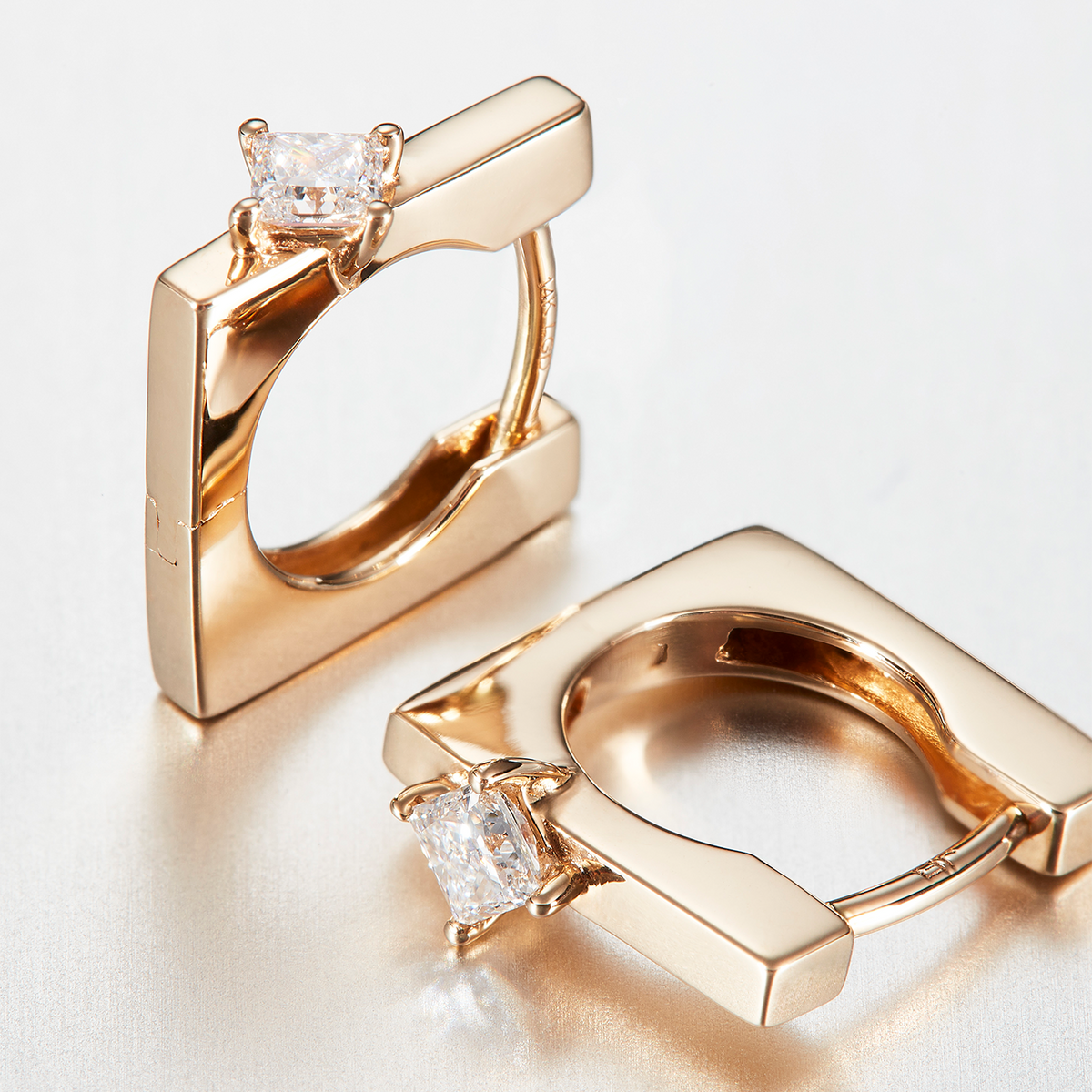 JBF312_14KGoldDiamondHuggies-