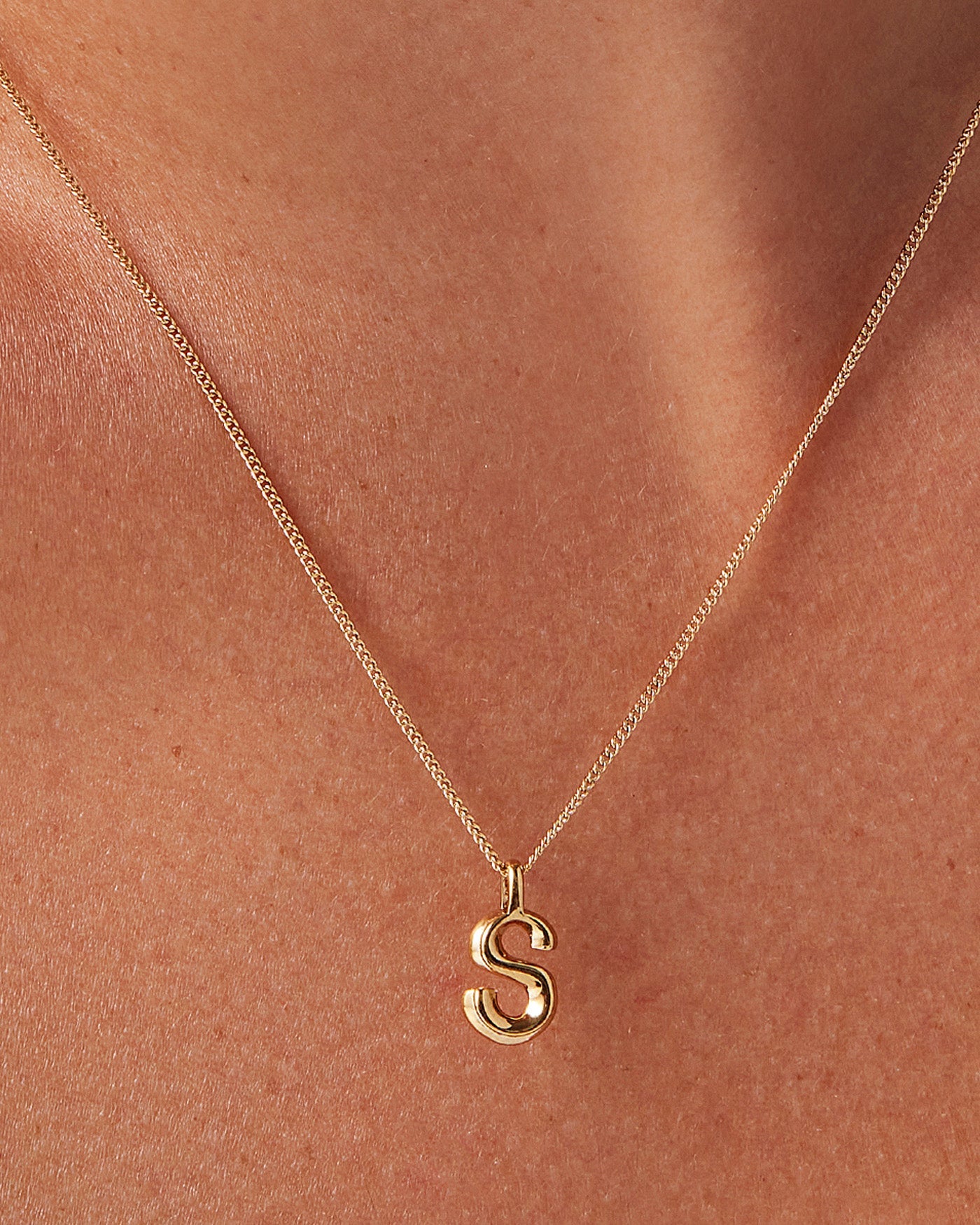 Personalized Swirly Monogram Necklace - Initials Disk Necklace [19mm]